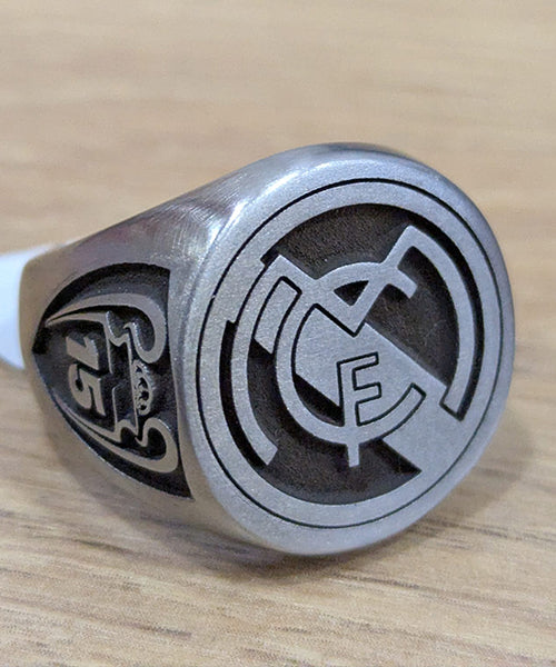 Anillo de acero personalizado