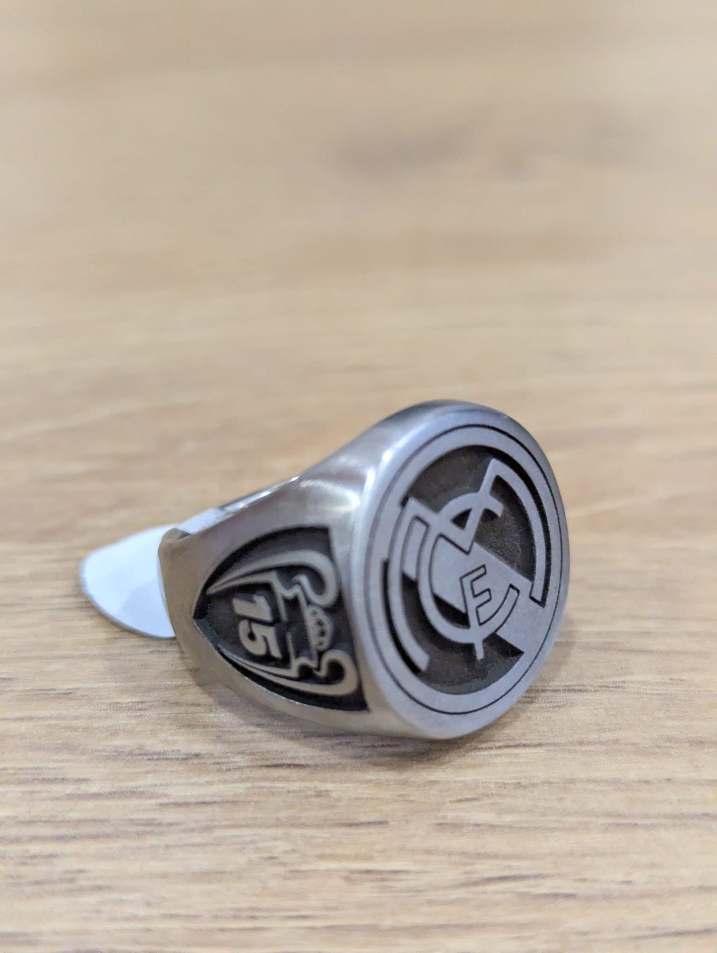 Anillo de acero personalizado